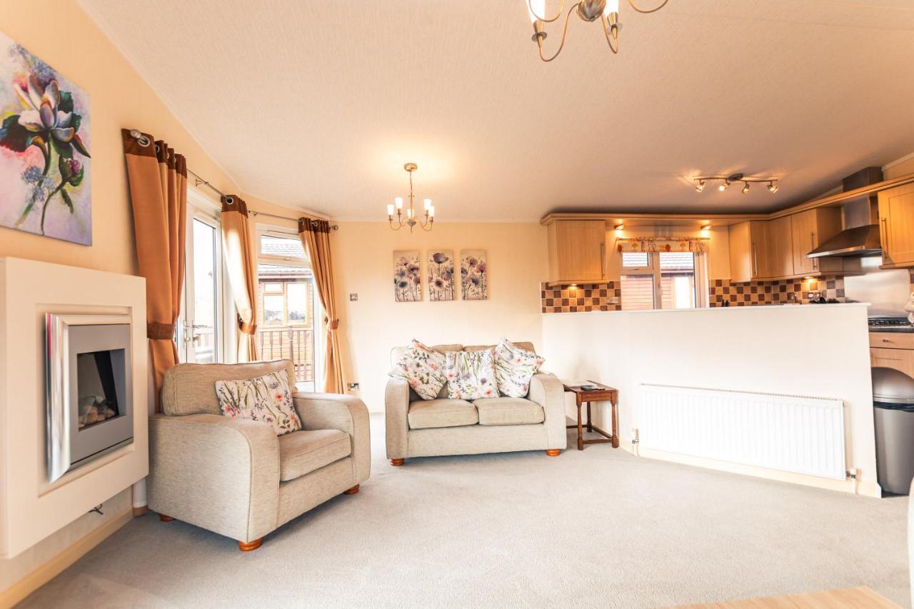 Saffron Lodge With Hot Tub Malton Exterior foto